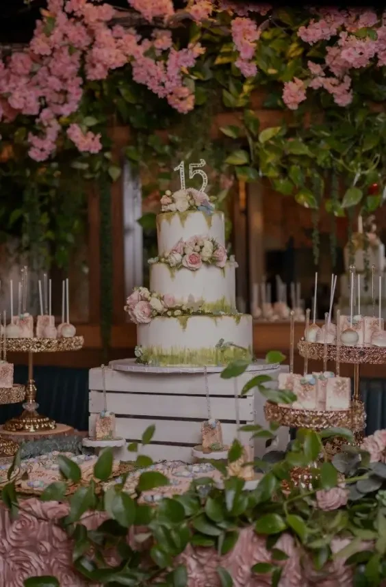 CAKES & DESSERTS